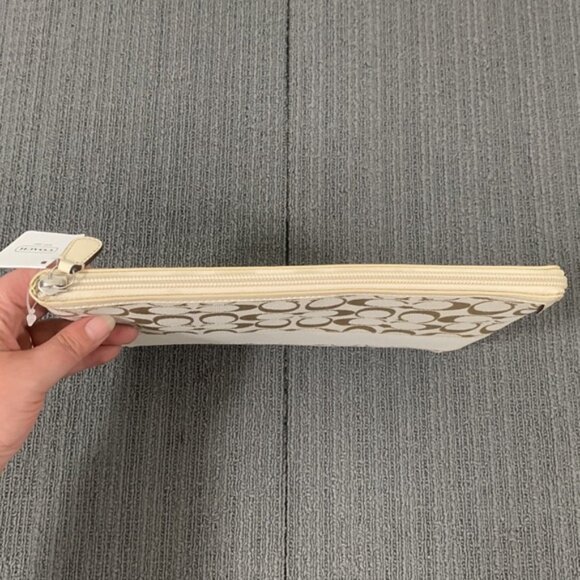 Coach Signature Stripe Tablet Ipad Sleeve Khaki White Canvas Jacquard F61716 - Picture 8 of 10